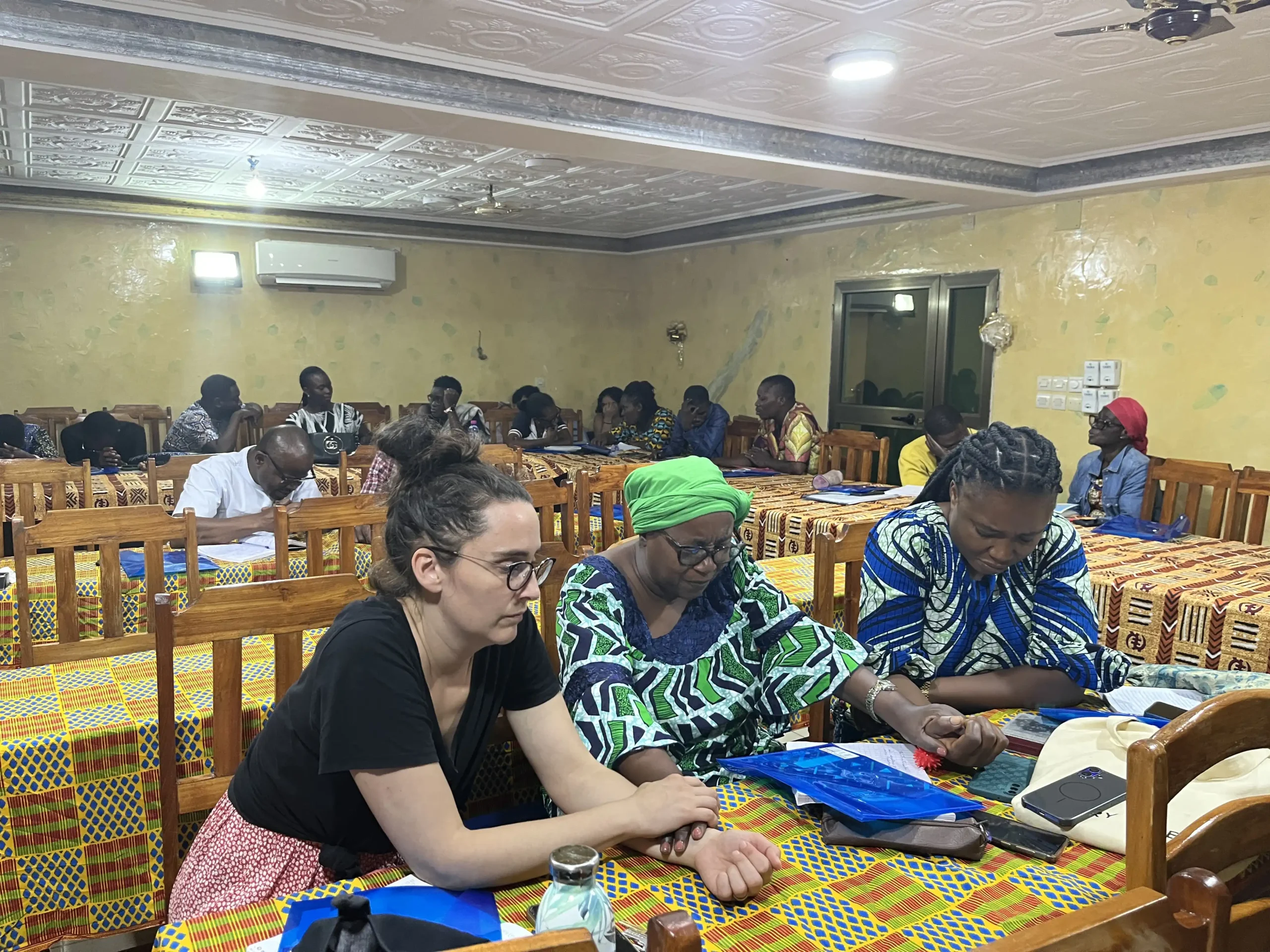 Accueil 23 Temps de discussion et de prière en groupe Éducateur Chrétien d'Impact
